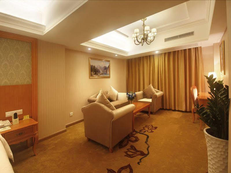 Hanting Express Sanya The First Market Branch Hotel Exterior photo